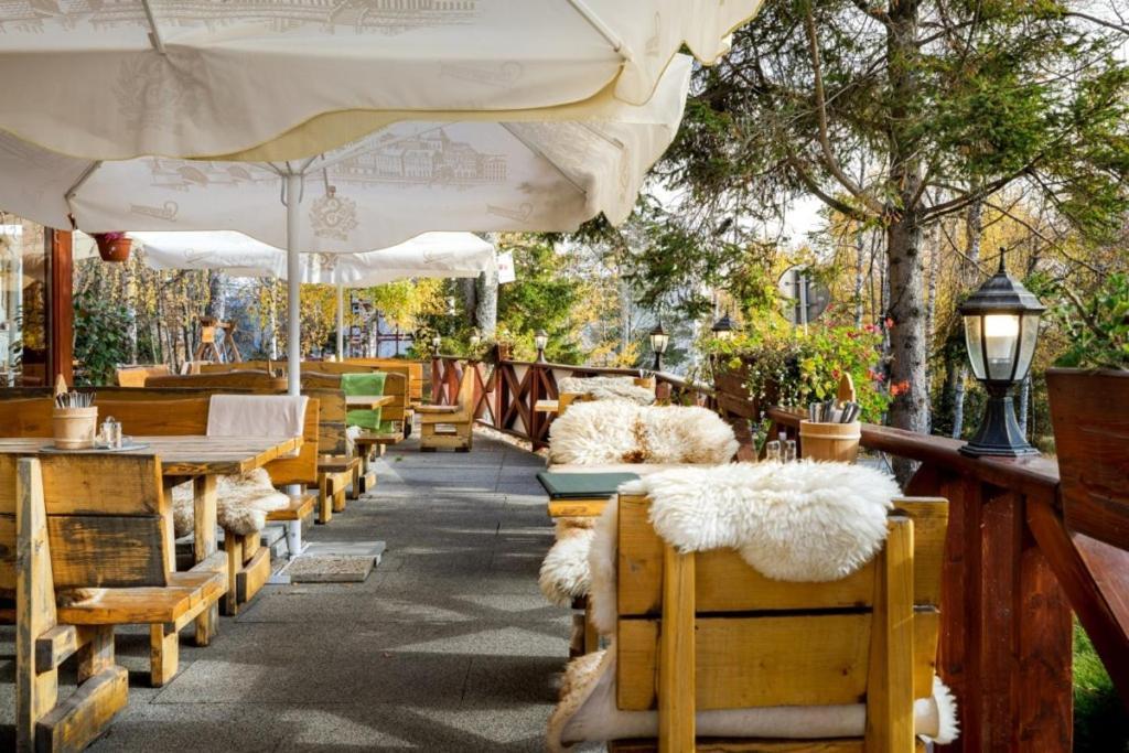 Wellness Penzion Zora Family Tatranska Lomnica Bagian luar foto