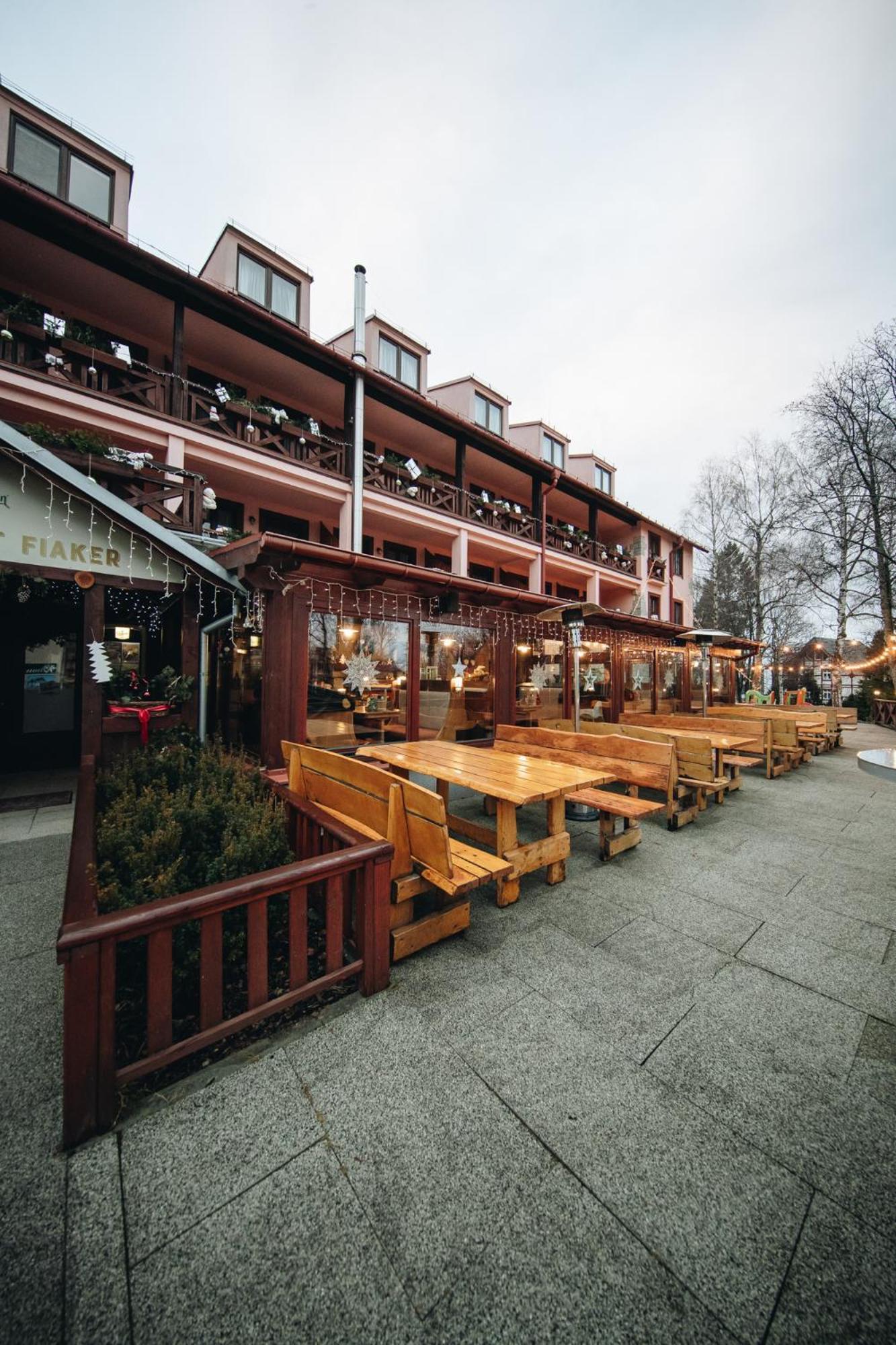 Wellness Penzion Zora Family Tatranska Lomnica Bagian luar foto