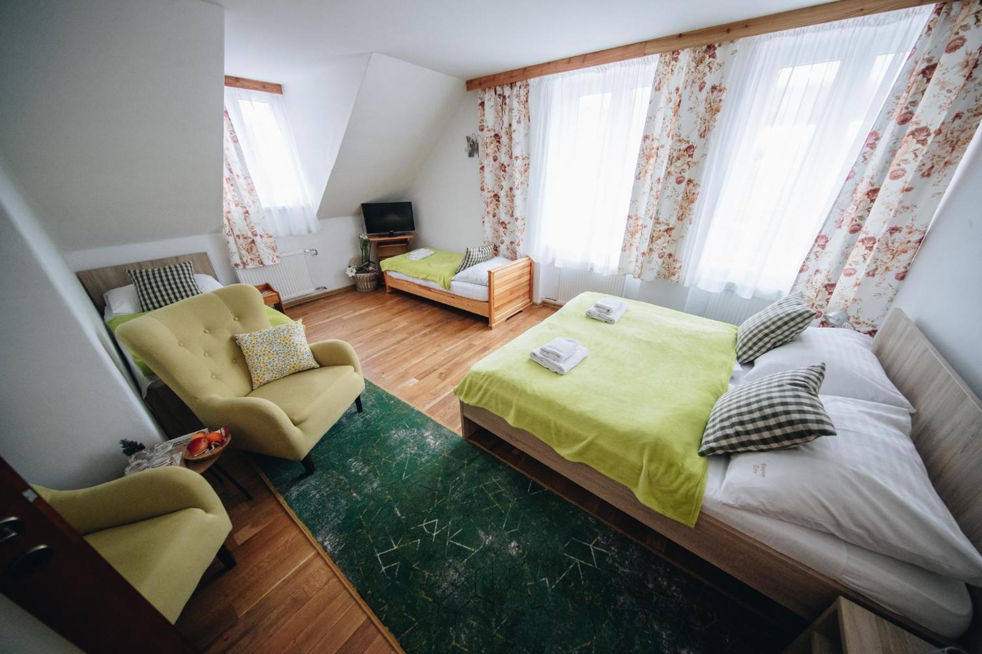 Wellness Penzion Zora Family Tatranska Lomnica Bagian luar foto