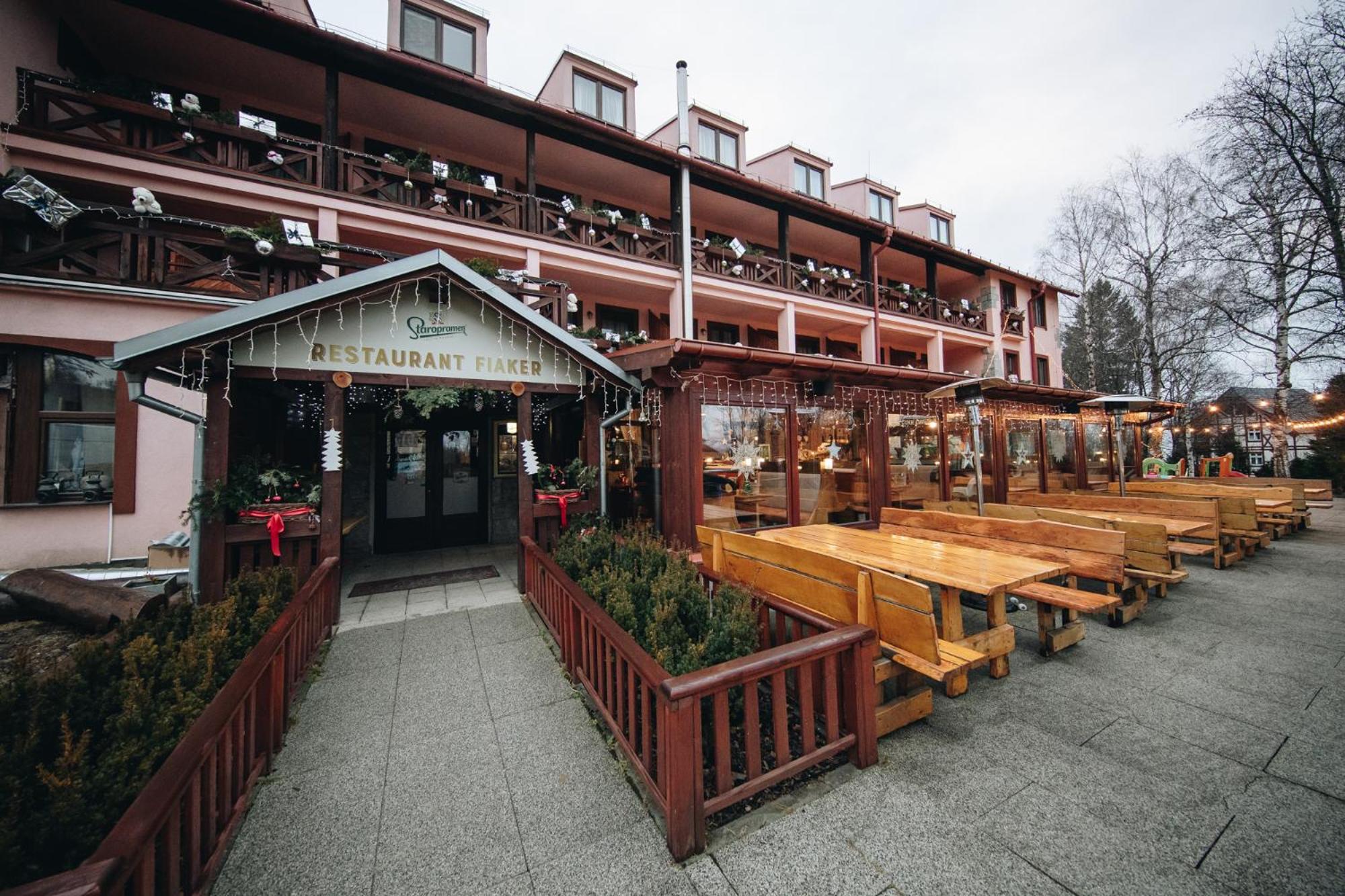 Wellness Penzion Zora Family Tatranska Lomnica Bagian luar foto