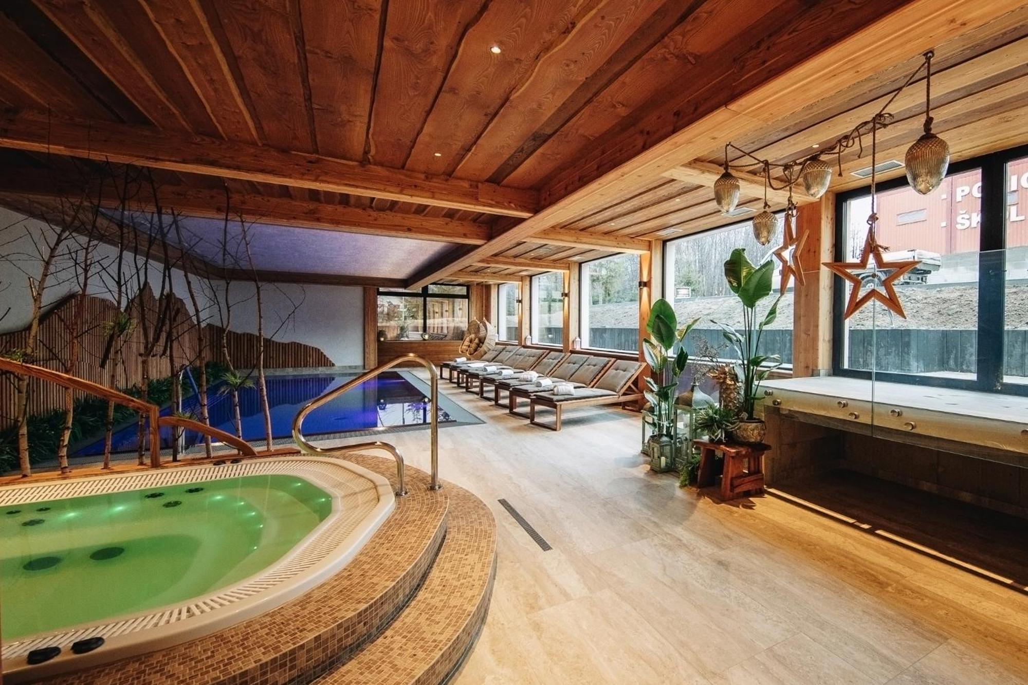 Wellness Penzion Zora Family Tatranska Lomnica Bagian luar foto