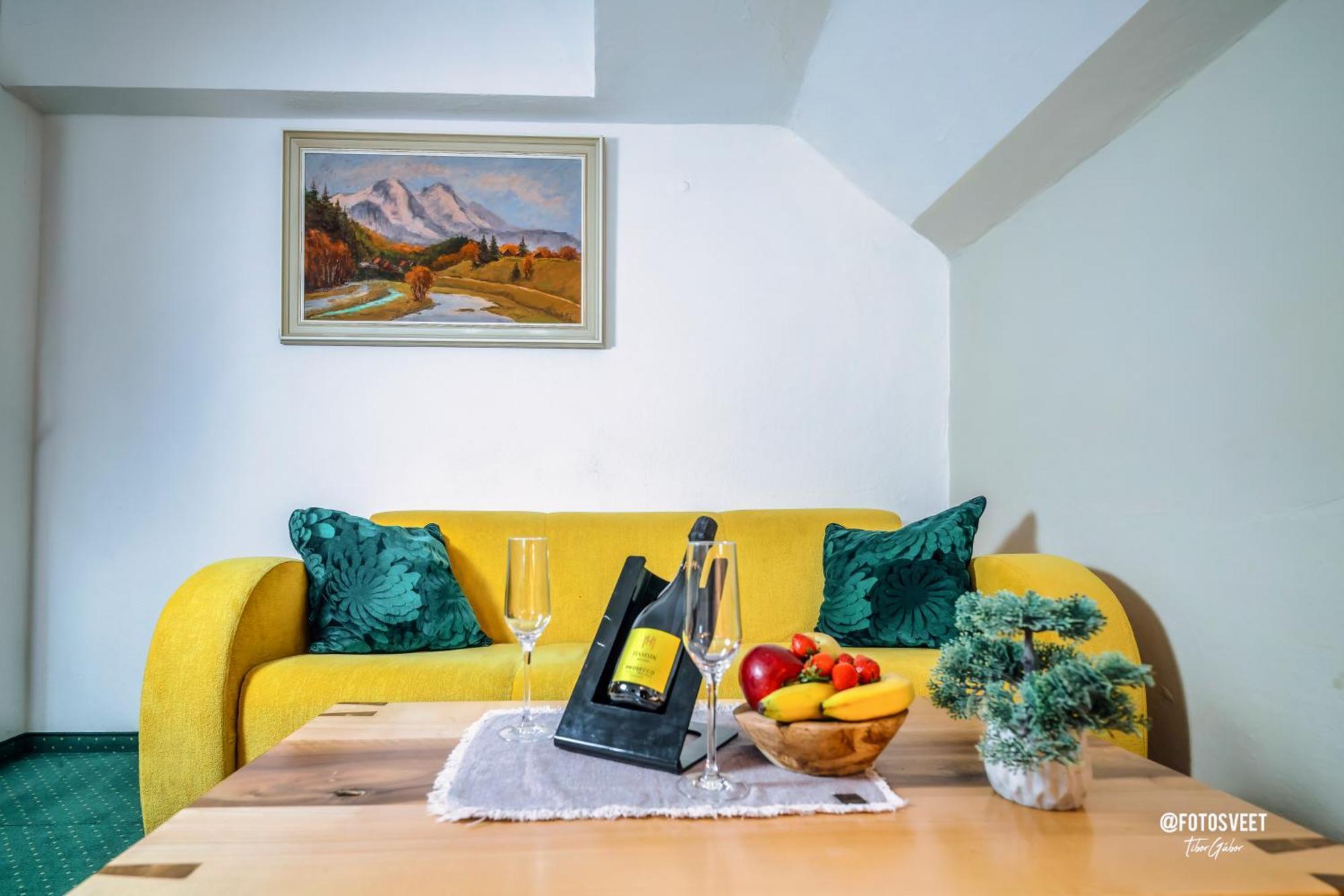 Wellness Penzion Zora Family Tatranska Lomnica Bagian luar foto