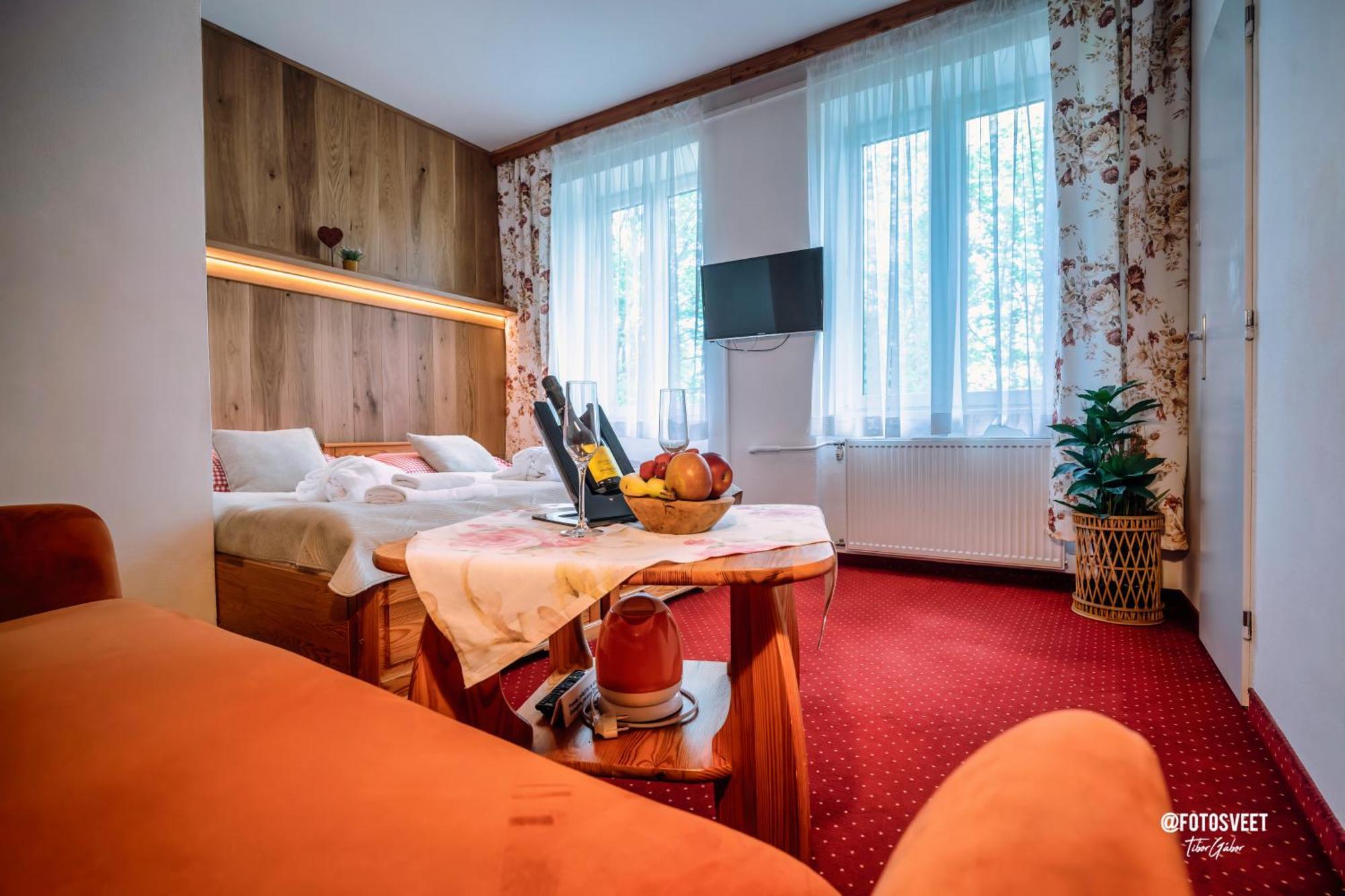 Wellness Penzion Zora Family Tatranska Lomnica Bagian luar foto