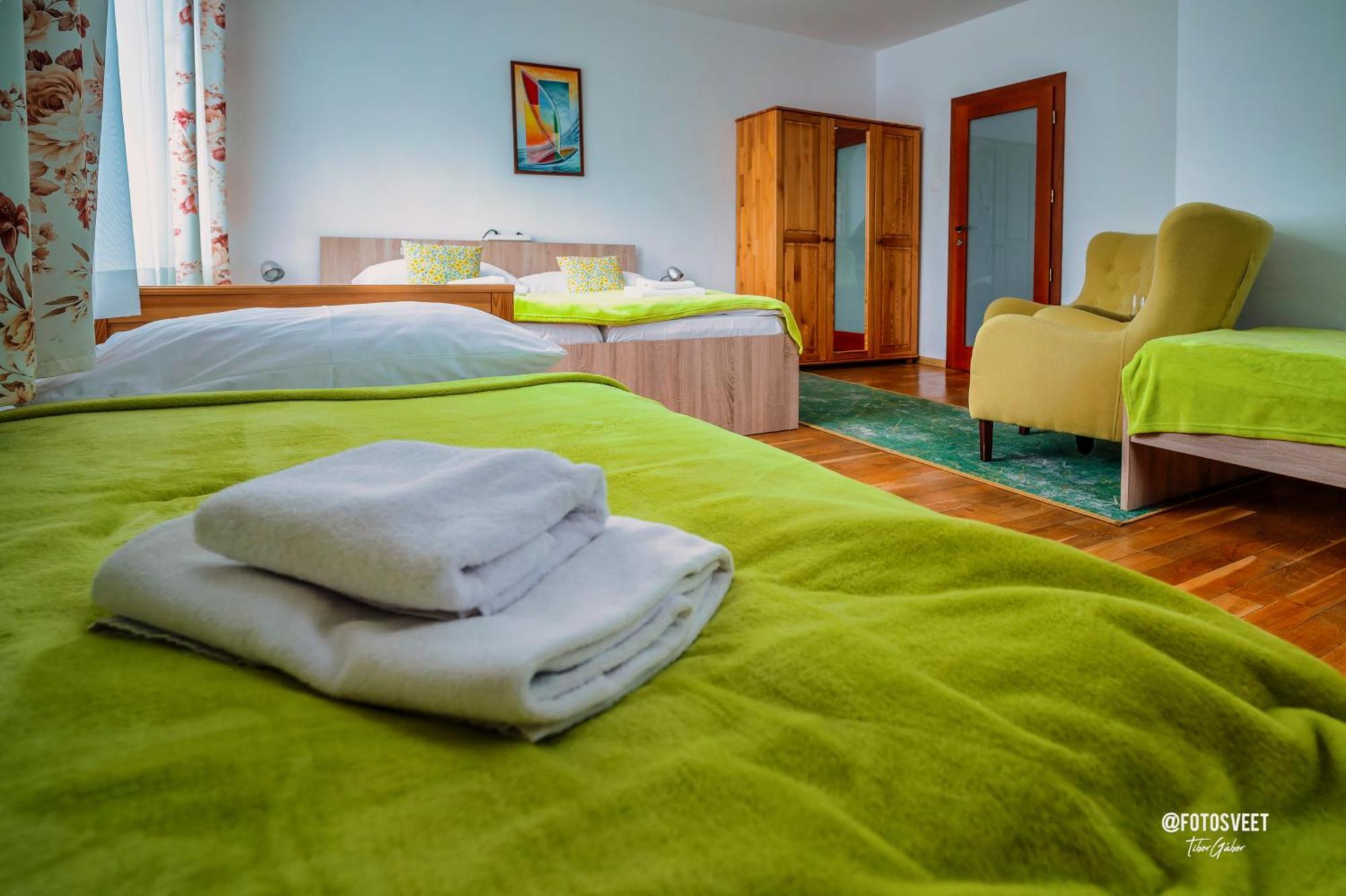 Wellness Penzion Zora Family Tatranska Lomnica Bagian luar foto